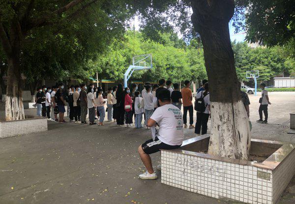 女生进什么厂工作轻松