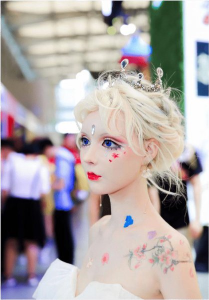 芭比迪丽拉原来的样子素颜