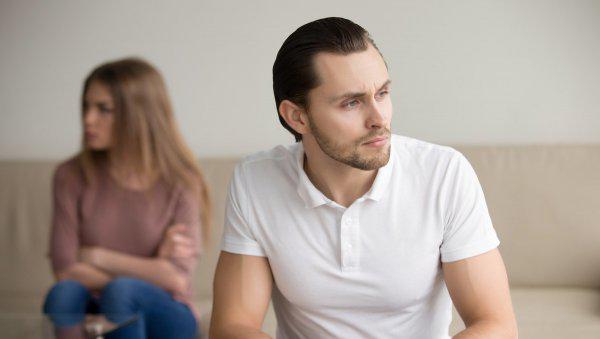 男人拖着你不离婚也不理你