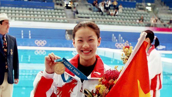 伏明霞个人资料简介