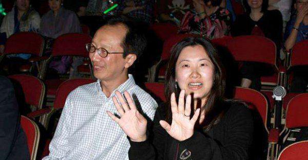 伏明霞个人资料简介