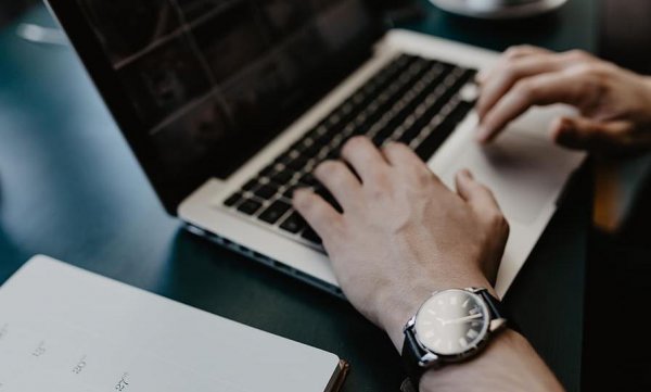 笔记本黑屏按什么键恢复桌面