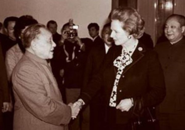 撒切尔人民大会堂摔倒