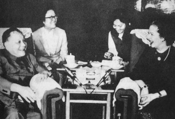 撒切尔人民大会堂摔倒