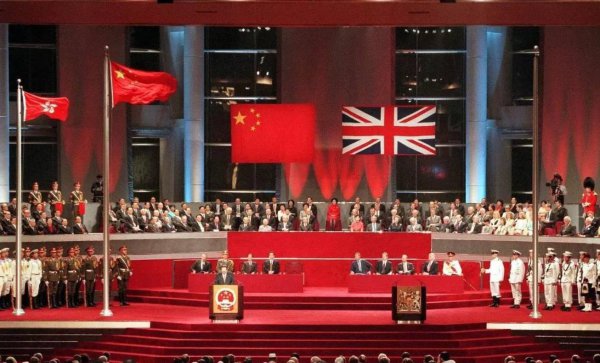 撒切尔人民大会堂摔倒