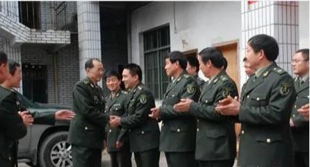 一个少将相当于一个什么官