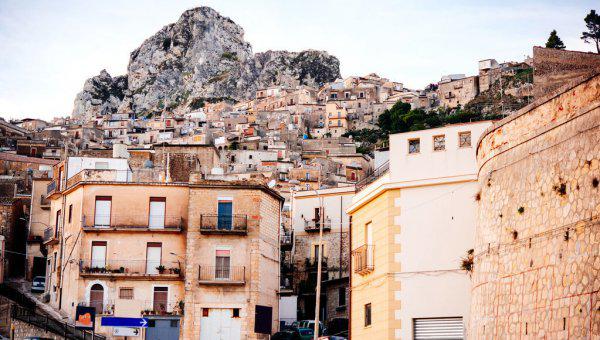 西西里岛是哪个国家的的城市