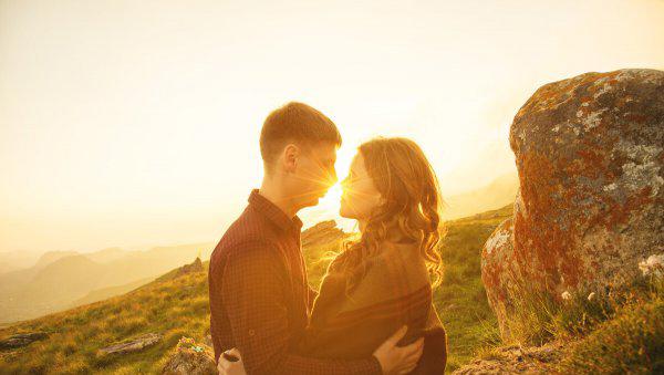 男友怀念前女友的迹象表现