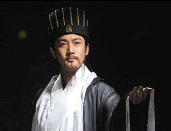 诸葛亮借东风的主要内容