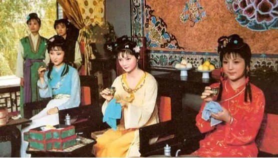 红楼梦薛宝钗性格特点