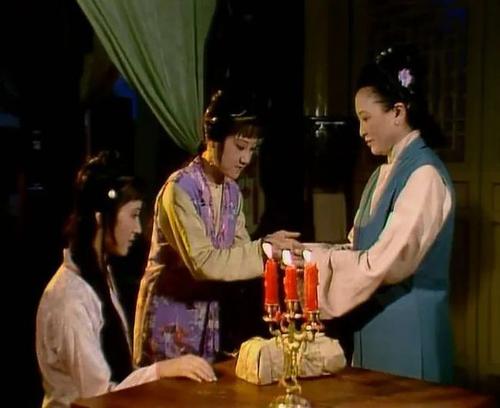 薛宝钗的丫鬟叫什么名字