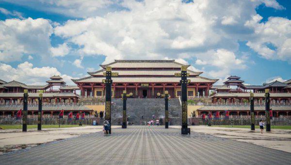 我国第一位皇帝