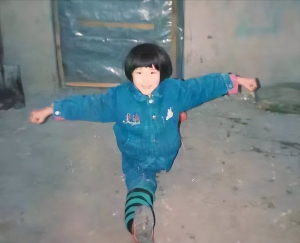 蒋璐霞的个人资料简介