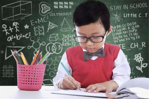 填鸭式教育是什么意思