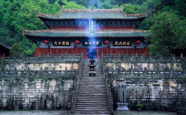 武当山最好不要上金顶的原因