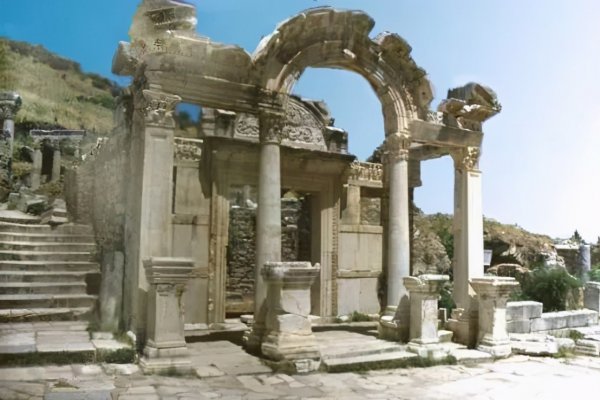 摩索拉斯陵墓简介