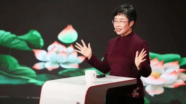 教授蒙曼老师的简介