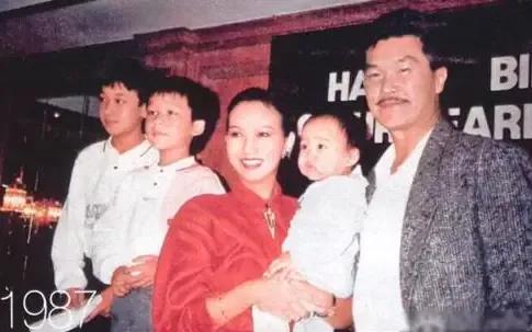 赵雅芝的几任老公是谁