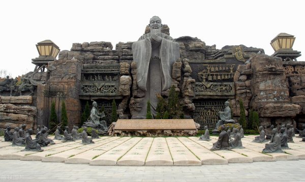 公孙龙属于哪个学派