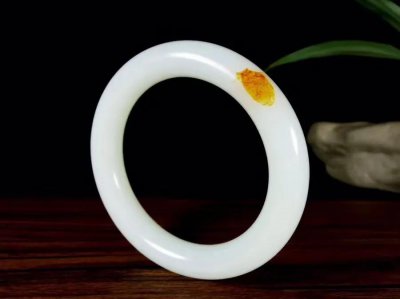 和田白玉和羊脂玉区别图片 怎么分辨和田白玉和羊脂玉