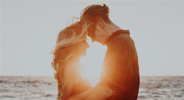 男生对女生肢体触碰