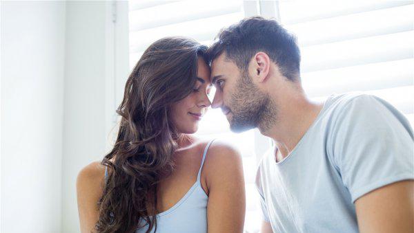 男生对女生肢体触碰