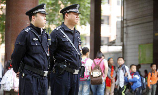 银行保安多少钱一个月