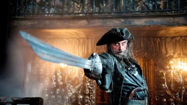 爱德华·蒂奇被谁杀死的