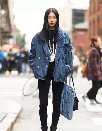 牛仔衣配什么裤子最好看