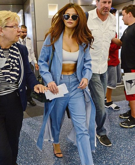 牛仔衣配什么裤子最好看