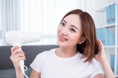 吹风机进头发了怎么弄出来 怎样用吹风机把头发吹蓬松