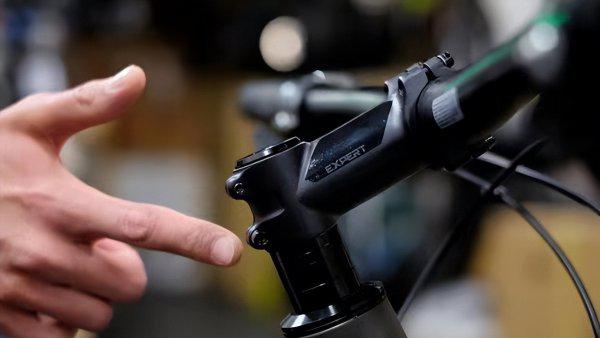 儿童自行车车把怎么调高