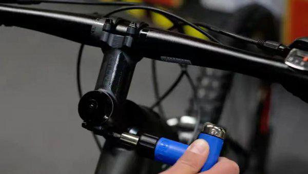 儿童自行车车把怎么调高