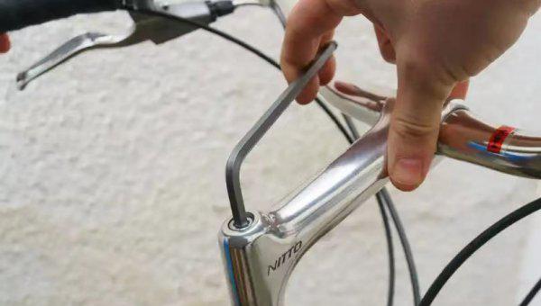 儿童自行车车把怎么调高