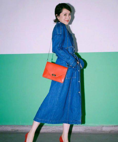 皮肤暗黄的人穿什么颜色显白