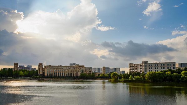 复旦大学在哪里个城市