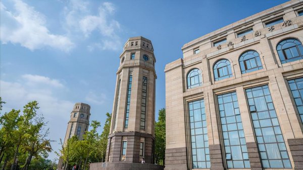 复旦大学在哪里个城市