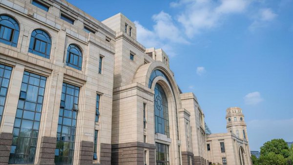 复旦大学在哪里个城市