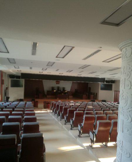 法院的法官是干什么的职位