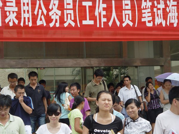 女生考乡镇公务员好吗