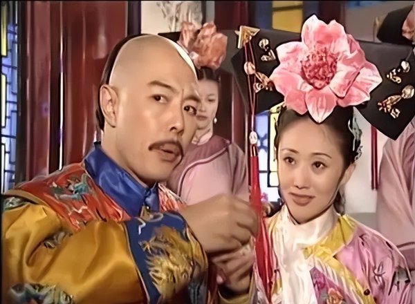 还珠格格令妃为什么帮小燕子