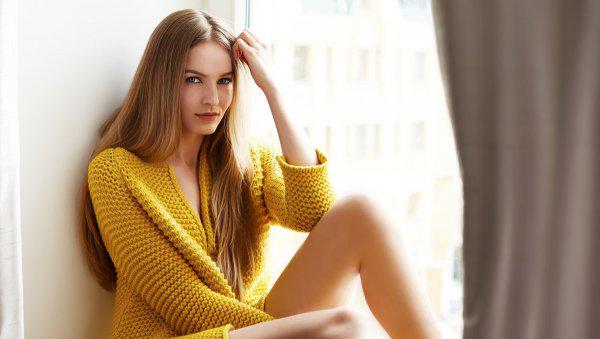 女生装有钱的表现