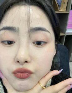 气垫好用还是粉底液好用 粉底液和气垫哪个妆感好看