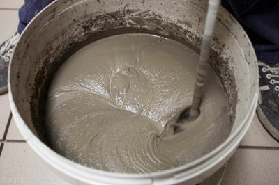 粘瓷砖用什么胶最结实 贴瓷砖该用水泥还是瓷砖胶