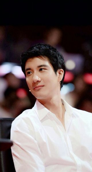 李靓蕾怎么认识王力宏恋爱