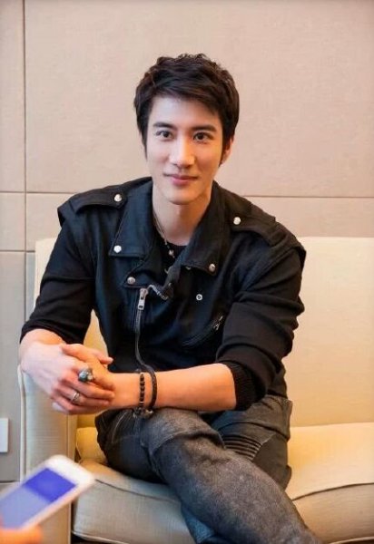 李靓蕾怎么认识王力宏恋爱