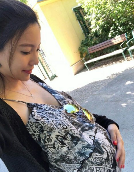 李靓蕾怎么认识王力宏恋爱