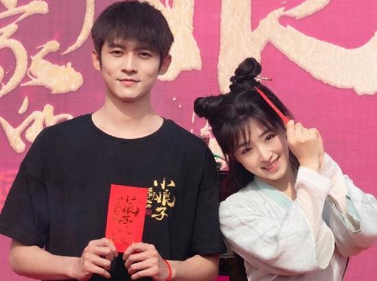 佟梦实和宋妍霏找感觉