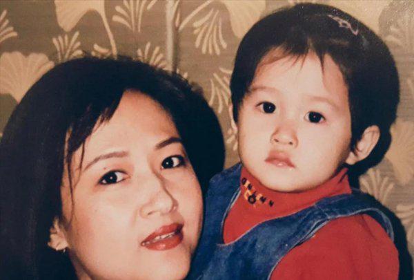 关晓彤的爷爷是谁是干什么的