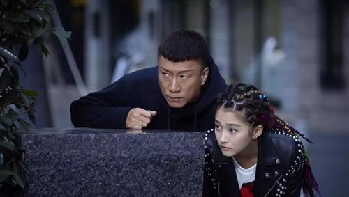 关晓彤的爷爷是谁是干什么的